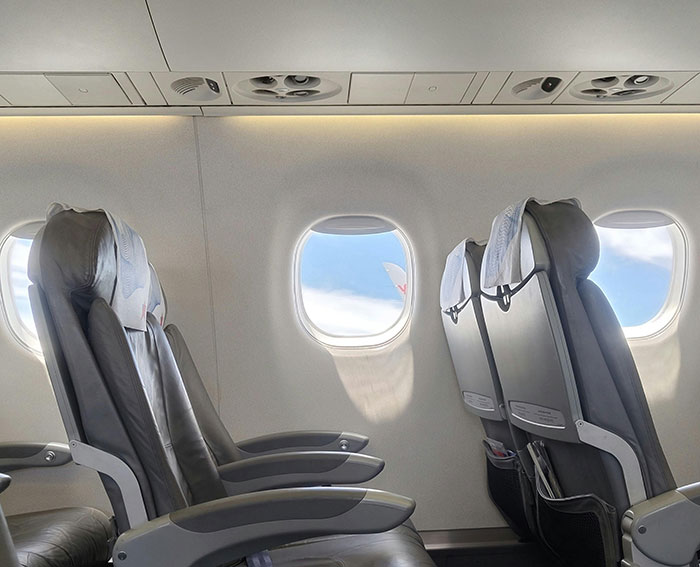 “Not The Airline’s Responsibility”: Plus-Size Traveler’s Struggle With Seat Sparks Online Debate “Not The Airline’s Responsibility”: Plus-Size Traveler’s Struggle With Seat Sparks Online Debate