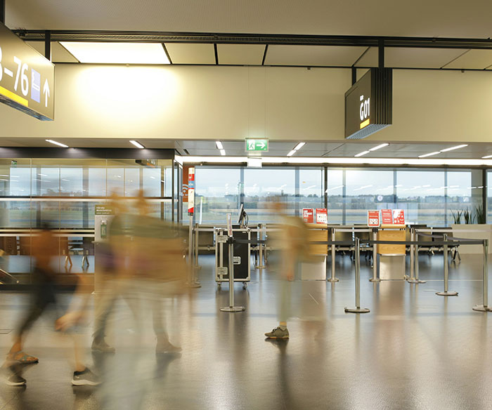 “Not The Airline’s Responsibility”: Plus-Size Traveler’s Struggle With Seat Sparks Online Debate “Not The Airline’s Responsibility”: Plus-Size Traveler’s Struggle With Seat Sparks Online Debate