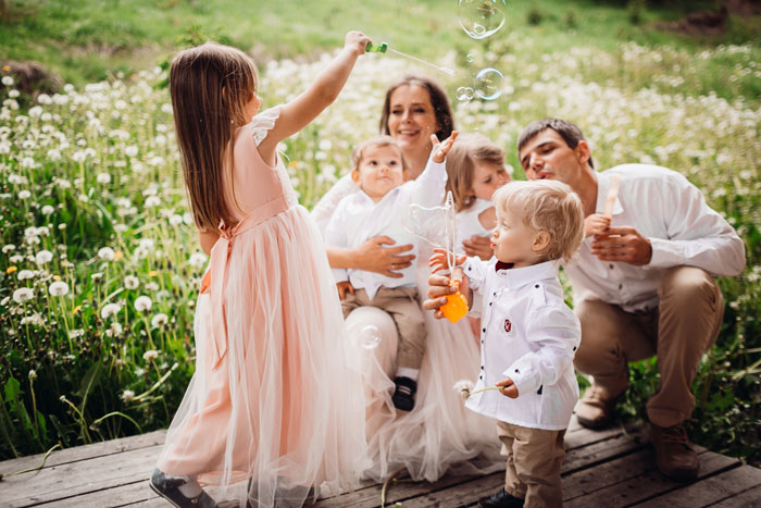 Wedding Drama Ensues After 4YO Ruins Cake With His Hands, Bride Kicks Out Mom, Her Husband And Kid Wedding Drama Ensues After 4YO Ruins Cake With His Hands, Bride Kicks Out Mom, Her Husband And Kid