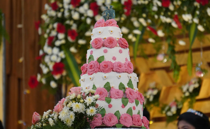 Wedding Drama Ensues After 4YO Ruins Cake With His Hands, Bride Kicks Out Mom, Her Husband And Kid Wedding Drama Ensues After 4YO Ruins Cake With His Hands, Bride Kicks Out Mom, Her Husband And Kid