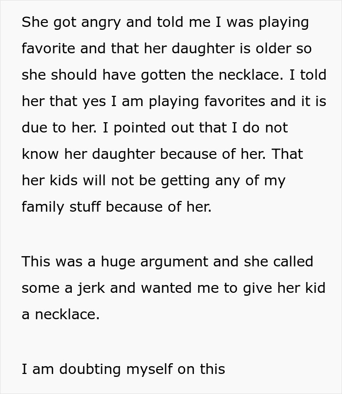 Text discussing a conflict over giving a favorites grandkids necklace, highlighting relationship tensions. Text discussing a conflict over giving a favorites grandkids necklace, highlighting relationship tensions.