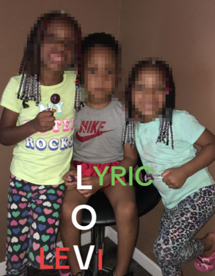 Mother Gets On The School Bus To Defend Her Daughter Against Bully, Act Empowers Other Kids Too Mother Gets On The School Bus To Defend Her Daughter Against Bully, Act Empowers Other Kids Too