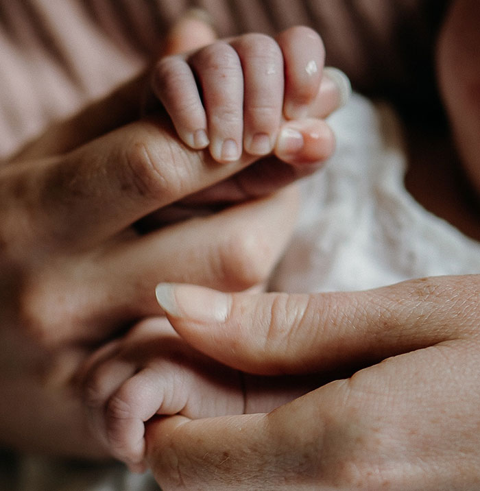 Surrogate Mother Wins The Right To Keep Seeing Child She Birthed In Landmark Case, Lawyer Reacts Surrogate Mother Wins The Right To Keep Seeing Child She Birthed In Landmark Case, Lawyer Reacts