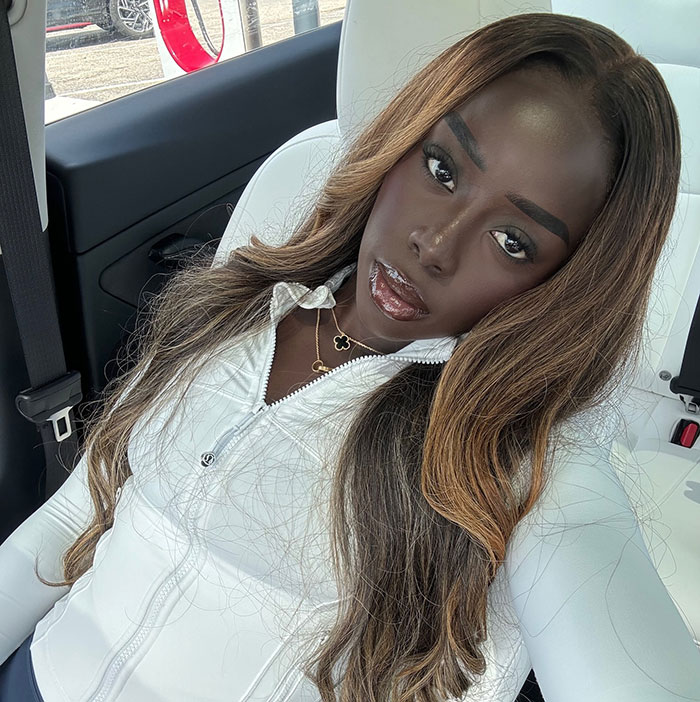 Hailey Bieber Praised For Reaction To Woman Who Called Her Brand Out For Not Being Inclusive Of Dark Skin Tones Hailey Bieber Praised For Reaction To Woman Who Called Her Brand Out For Not Being Inclusive Of Dark Skin Tones