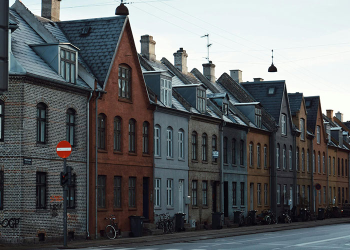 HOA Reprimands Man For Having Guests With Black SUVs, Apologizes After Seeing His Post Online HOA Reprimands Man For Having Guests With Black SUVs, Apologizes After Seeing His Post Online