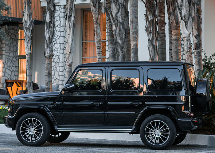 HOA Reprimands Man For Having Guests With Black SUVs, Apologizes After Seeing His Post Online HOA Reprimands Man For Having Guests With Black SUVs, Apologizes After Seeing His Post Online