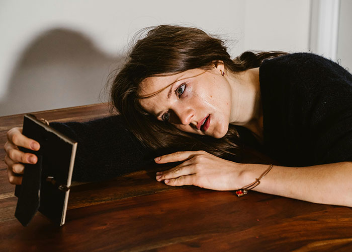 Cheating Man Goes On A Business Trip, Returns Home To An Empty House After Fiancée Finds Out Cheating Man Goes On A Business Trip, Returns Home To An Empty House After Fiancée Finds Out