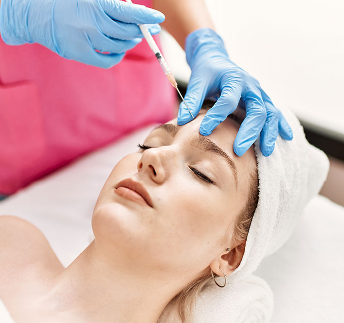 “You Should Be Banned”: Dermatologist Mom Injecting Daughter With Botox In Her Car Goes Viral “You Should Be Banned”: Dermatologist Mom Injecting Daughter With Botox In Her Car Goes Viral