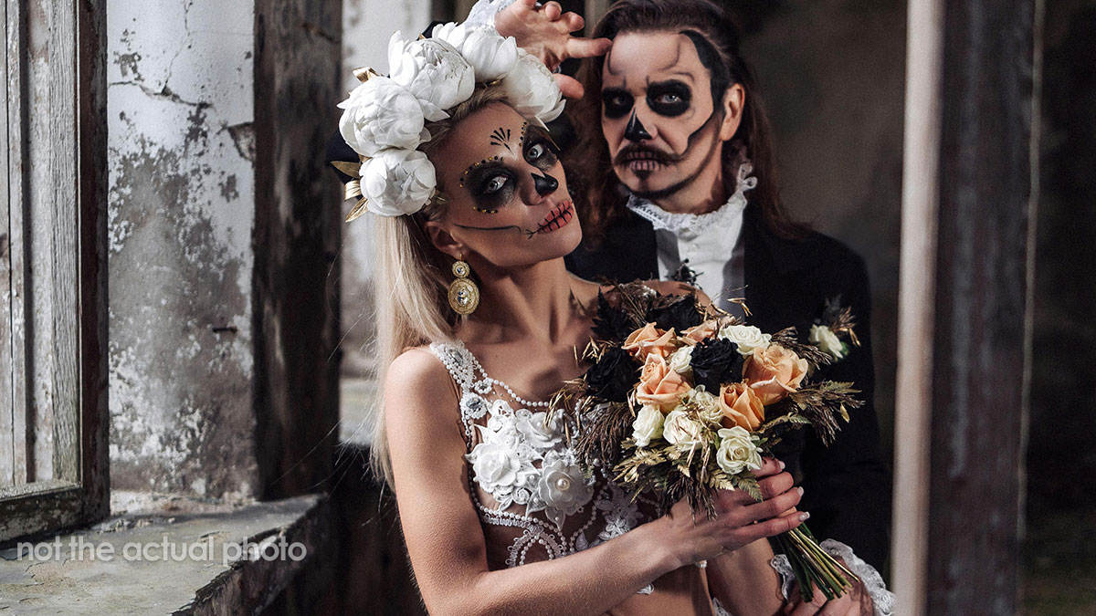25 Guests Start Complaining Over This Bride’s Halloween Wedding Theme, She Cancels Their Invites