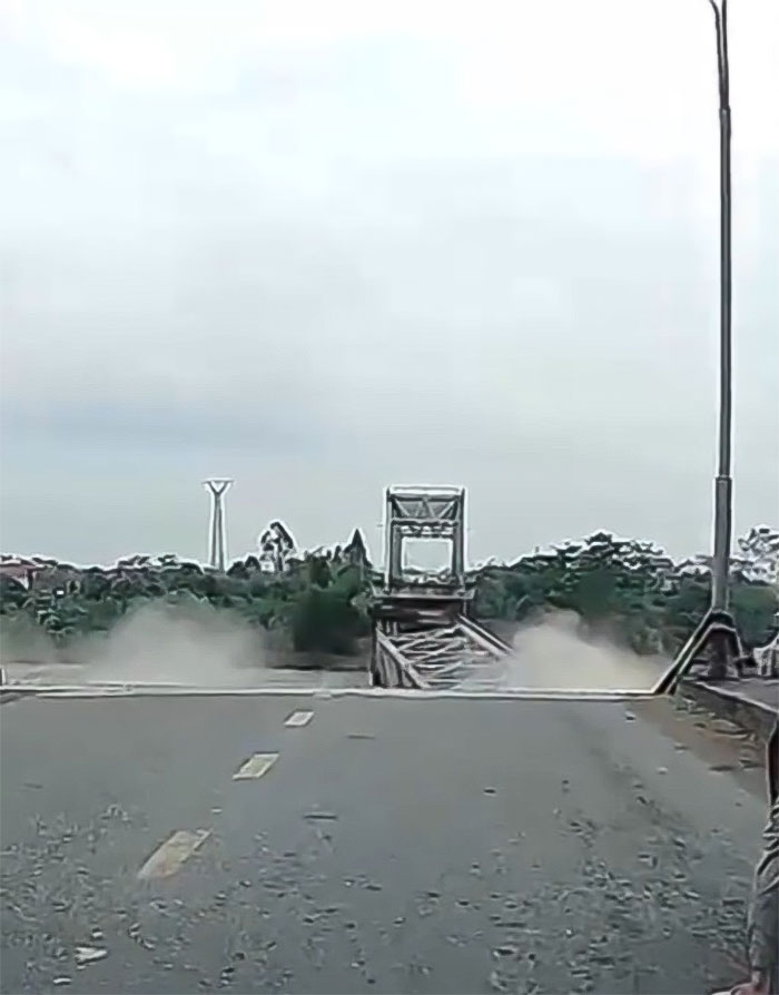 WATCH: Video Captures Typhoon Yagi Causing The Collapse Of A Busy Bridge In Vietnam WATCH: Video Captures Typhoon Yagi Causing The Collapse Of A Busy Bridge In Vietnam