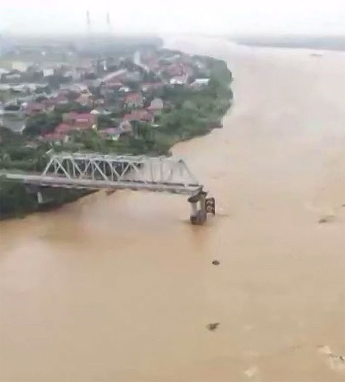 WATCH: Video Captures Typhoon Yagi Causing The Collapse Of A Busy Bridge In Vietnam WATCH: Video Captures Typhoon Yagi Causing The Collapse Of A Busy Bridge In Vietnam