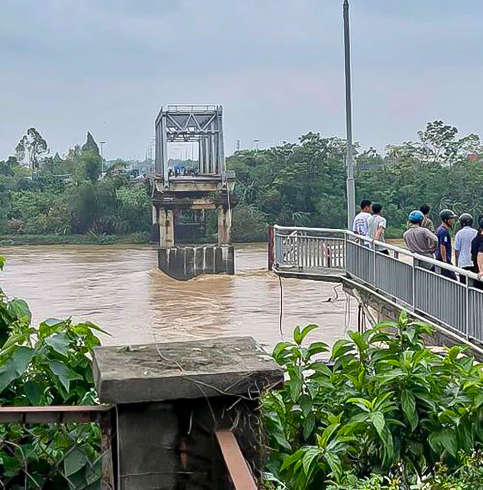 WATCH: Video Captures Typhoon Yagi Causing The Collapse Of A Busy Bridge In Vietnam WATCH: Video Captures Typhoon Yagi Causing The Collapse Of A Busy Bridge In Vietnam