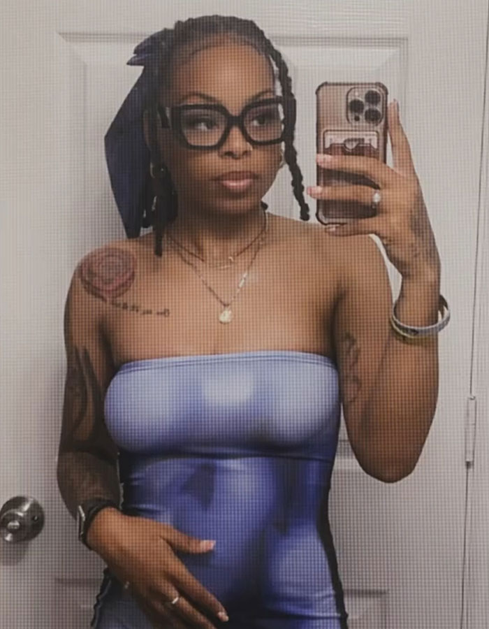 Mother Gets On The School Bus To Defend Her Daughter Against Bully, Act Empowers Other Kids Too Mother Gets On The School Bus To Defend Her Daughter Against Bully, Act Empowers Other Kids Too