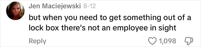 Walgreens Shopper Says Staff “Threatened” And “Stalked” Her After She Violated The “Dress Code” Walgreens Shopper Says Staff “Threatened” And “Stalked” Her After She Violated The “Dress Code”