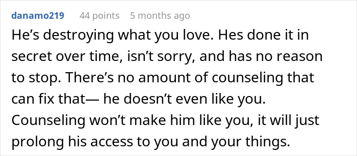 “I Noticed A Smell”: Woman Finds Out Why Her Plants Are Dying, Her Life Turns Upside Down “I Noticed A Smell”: Woman Finds Out Why Her Plants Are Dying, Her Life Turns Upside Down