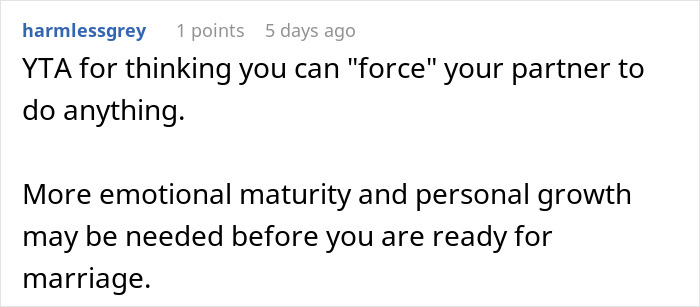 Dad Pressures His Soon-To-Be DIL To Wear His Late Wife’s Wedding Dress Decades After She Died Dad Pressures His Soon-To-Be DIL To Wear His Late Wife’s Wedding Dress Decades After She Died