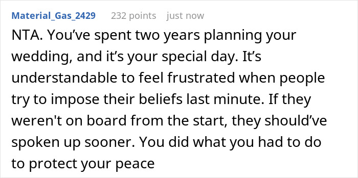 25 Guests Start Complaining Over This Bride's Halloween Wedding Theme, She Cancels Their Invites 25 Guests Start Complaining Over This Bride's Halloween Wedding Theme, She Cancels Their Invites