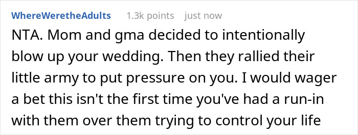 25 Guests Start Complaining Over This Bride's Halloween Wedding Theme, She Cancels Their Invites 25 Guests Start Complaining Over This Bride's Halloween Wedding Theme, She Cancels Their Invites