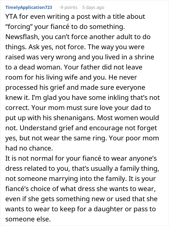 Dad Pressures His Soon-To-Be DIL To Wear His Late Wife’s Wedding Dress Decades After She Died Dad Pressures His Soon-To-Be DIL To Wear His Late Wife’s Wedding Dress Decades After She Died