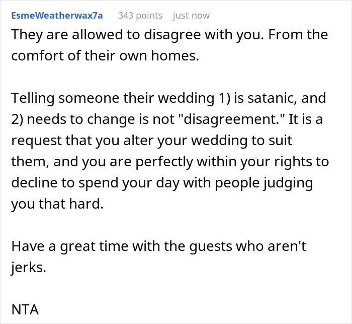 25 Guests Start Complaining Over This Bride's Halloween Wedding Theme, She Cancels Their Invites 25 Guests Start Complaining Over This Bride's Halloween Wedding Theme, She Cancels Their Invites