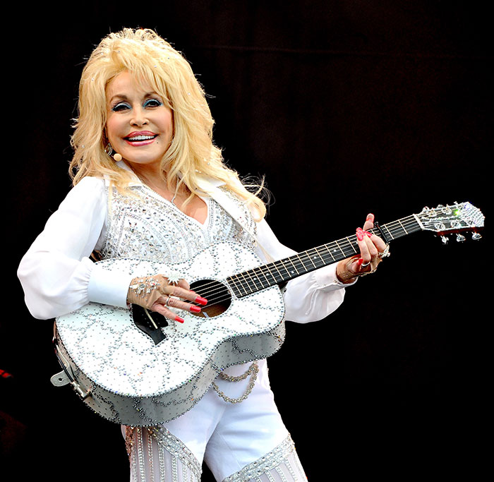 Dolly Parton Says She'd Duet With Beyoncé Live, But Defends The CMA Awards After Nomination Snub Dolly Parton Says She'd Duet With Beyoncé Live, But Defends The CMA Awards After Nomination Snub
