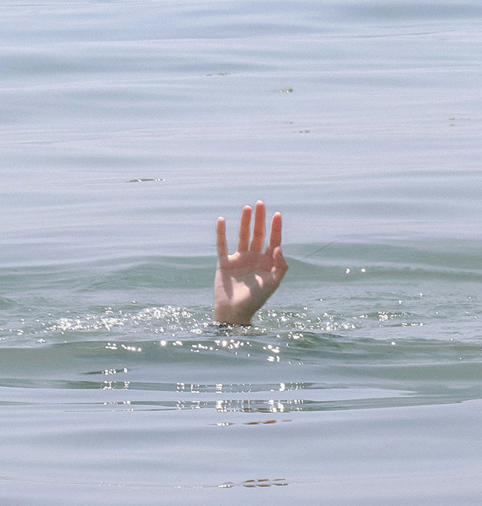 Government Official Drowns After Diver Waits For Money Transfer Instead Of Rescuing Him Government Official Drowns After Diver Waits For Money Transfer Instead Of Rescuing Him