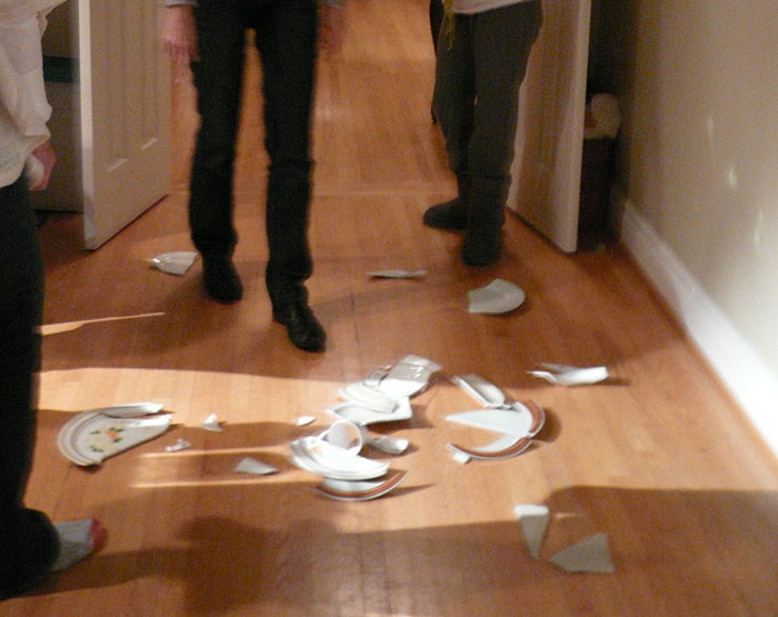 Woman Finds BF's Ex's Warning Note In His House, It Leads To Them Breaking Up Woman Finds BF's Ex's Warning Note In His House, It Leads To Them Breaking Up