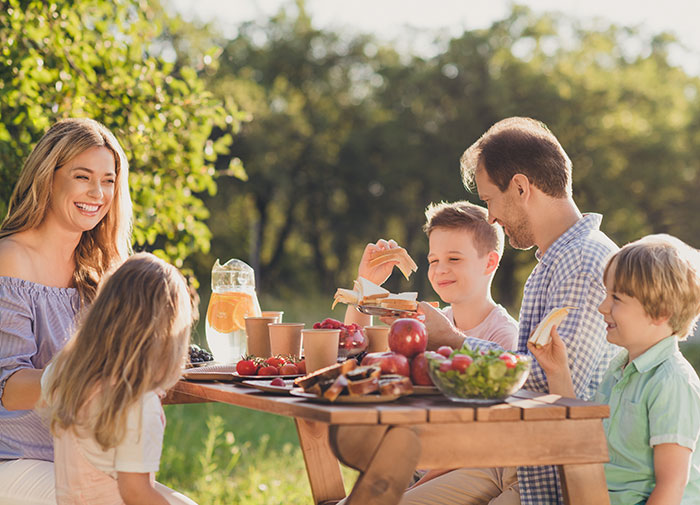 Entitled Family Leaves Note On Public Picnic Table To Say It’s Reserved, Stirs Backlash Entitled Family Leaves Note On Public Picnic Table To Say It’s Reserved, Stirs Backlash