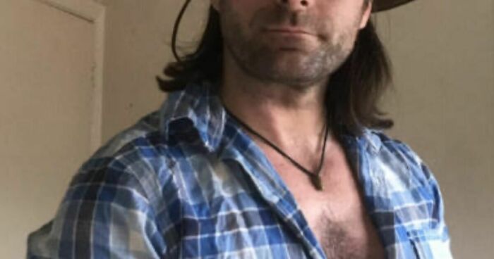 Hey Pandas, Show Your Hats