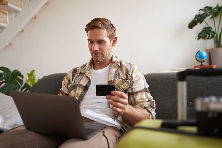 Woman Is Puzzled After Friend Doesn’t Buy Her A Ticket With No Warning After Doing It For 17 Years Woman Is Puzzled After Friend Doesn’t Buy Her A Ticket With No Warning After Doing It For 17 Years