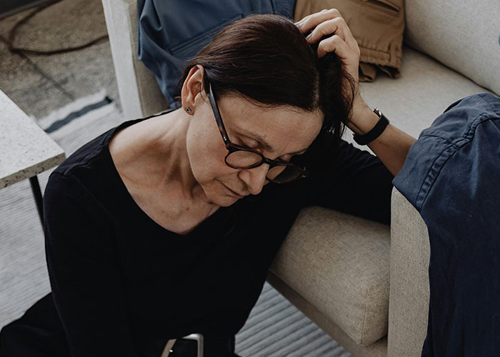 Dad Pressures His Soon-To-Be DIL To Wear His Late Wife’s Wedding Dress Decades After She Died Dad Pressures His Soon-To-Be DIL To Wear His Late Wife’s Wedding Dress Decades After She Died