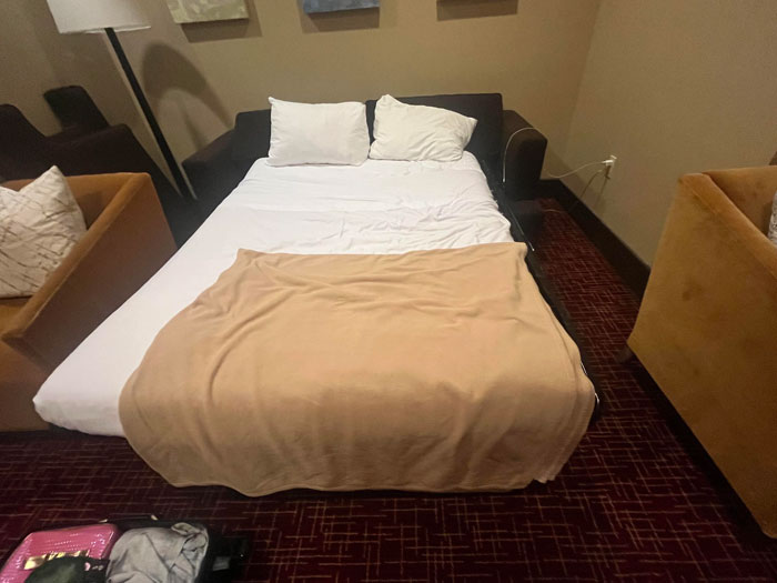 “So Much Room For Activities”: Couple Go Viral Sharing The Blunder That Was Their Hotel Room “So Much Room For Activities”: Couple Go Viral Sharing The Blunder That Was Their Hotel Room