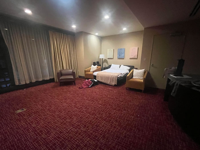 “So Much Room For Activities”: Couple Go Viral Sharing The Blunder That Was Their Hotel Room “So Much Room For Activities”: Couple Go Viral Sharing The Blunder That Was Their Hotel Room