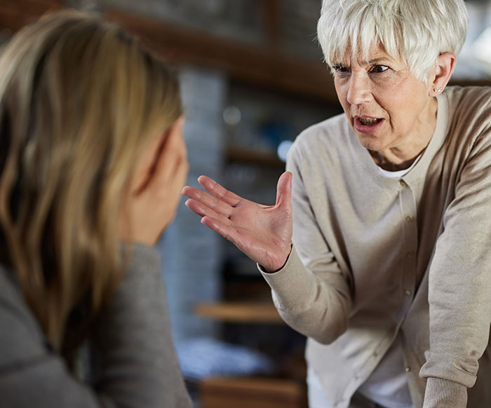 “It’s A Public Service Announcement”: Daughter’s Unforgiving Obituary For Mom Goes Viral “It’s A Public Service Announcement”: Daughter’s Unforgiving Obituary For Mom Goes Viral