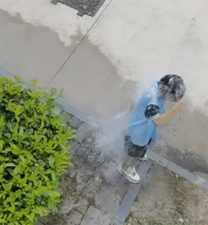 Netizens Praise Mom For Pouring Water On Son After His Pranks On Classmates Go Too Far Netizens Praise Mom For Pouring Water On Son After His Pranks On Classmates Go Too Far