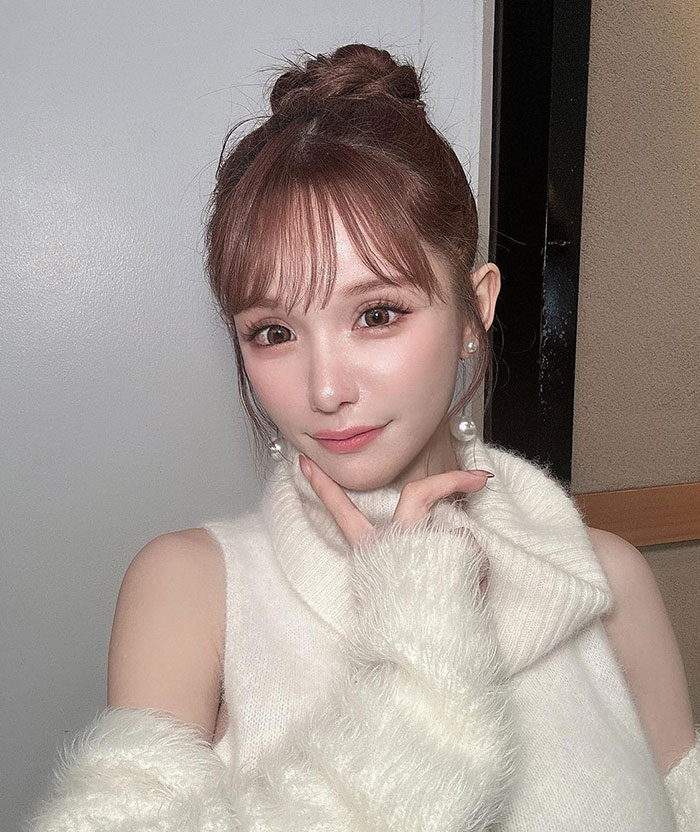 "Finally Beautiful": Japanese Model Becomes Unrecognizable After 20+ Plastic Surgeries "Finally Beautiful": Japanese Model Becomes Unrecognizable After 20+ Plastic Surgeries