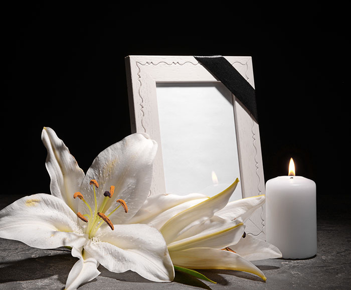 “It’s A Public Service Announcement”: Daughter’s Unforgiving Obituary For Mom Goes Viral “It’s A Public Service Announcement”: Daughter’s Unforgiving Obituary For Mom Goes Viral