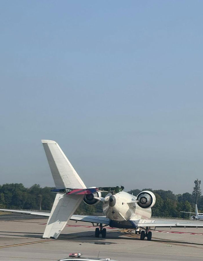 Two Delta Planes Collide With "Loud Bangs" On Atlanta Airport Runway Two Delta Planes Collide With "Loud Bangs" On Atlanta Airport Runway