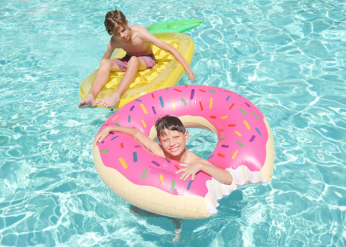 Delusional Parents Think Woman Is Their Free Babysitter On Vacation, She Crushes Their Entitlement Delusional Parents Think Woman Is Their Free Babysitter On Vacation, She Crushes Their Entitlement