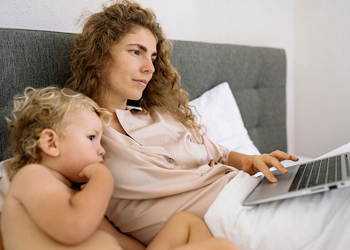 Delusional Parents Think Woman Is Their Free Babysitter On Vacation, She Crushes Their Entitlement Delusional Parents Think Woman Is Their Free Babysitter On Vacation, She Crushes Their Entitlement