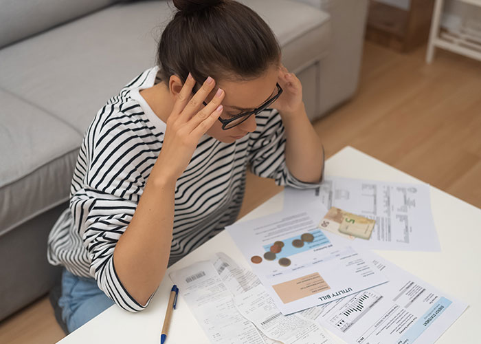 Woman Causes Family Drama By Refusing To Forgive Late Mom’s Debt And Demanding That Sister Pay It Woman Causes Family Drama By Refusing To Forgive Late Mom’s Debt And Demanding That Sister Pay It