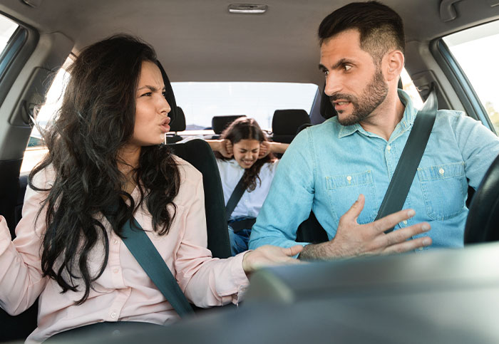 Man Calls Out Wife For Not Tipping A Server After She Denied Her Request, Gets A Reality Check Man Calls Out Wife For Not Tipping A Server After She Denied Her Request, Gets A Reality Check