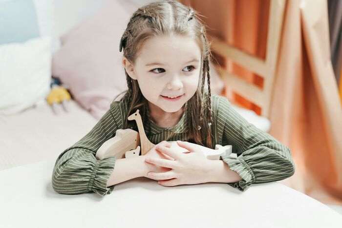 Woman Is Disappointed As Friend Stays Over For 3 Nights And Complains About Her Kid Being Annoying Woman Is Disappointed As Friend Stays Over For 3 Nights And Complains About Her Kid Being Annoying