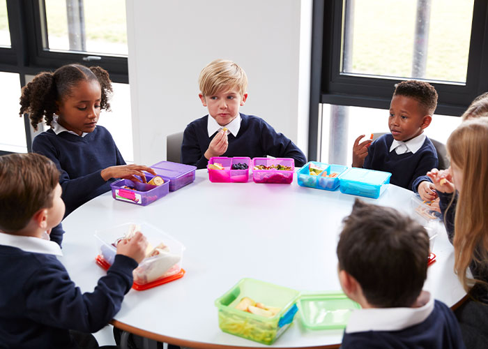 Mother Thinks Her Son Bullying Classmate About Her "Weird" Lunch Is Normal, Gets A Reality Check Mother Thinks Her Son Bullying Classmate About Her "Weird" Lunch Is Normal, Gets A Reality Check