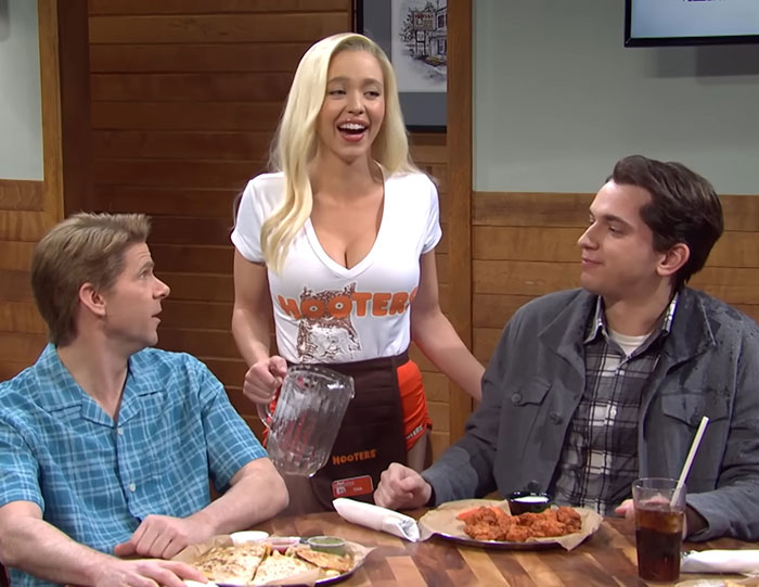 Sydney Sweeney Was “Begging” For Jokes About Her Breasts For SNL Appearance, Says Bowen Yang Sydney Sweeney Was “Begging” For Jokes About Her Breasts For SNL Appearance, Says Bowen Yang