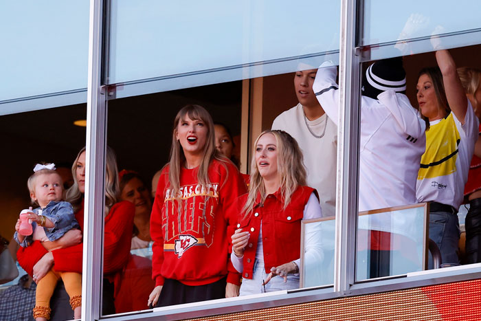 Travis Kelce Looks Miserable On Chiefs Bench After Taylor Swift Skipped The Game Travis Kelce Looks Miserable On Chiefs Bench After Taylor Swift Skipped The Game