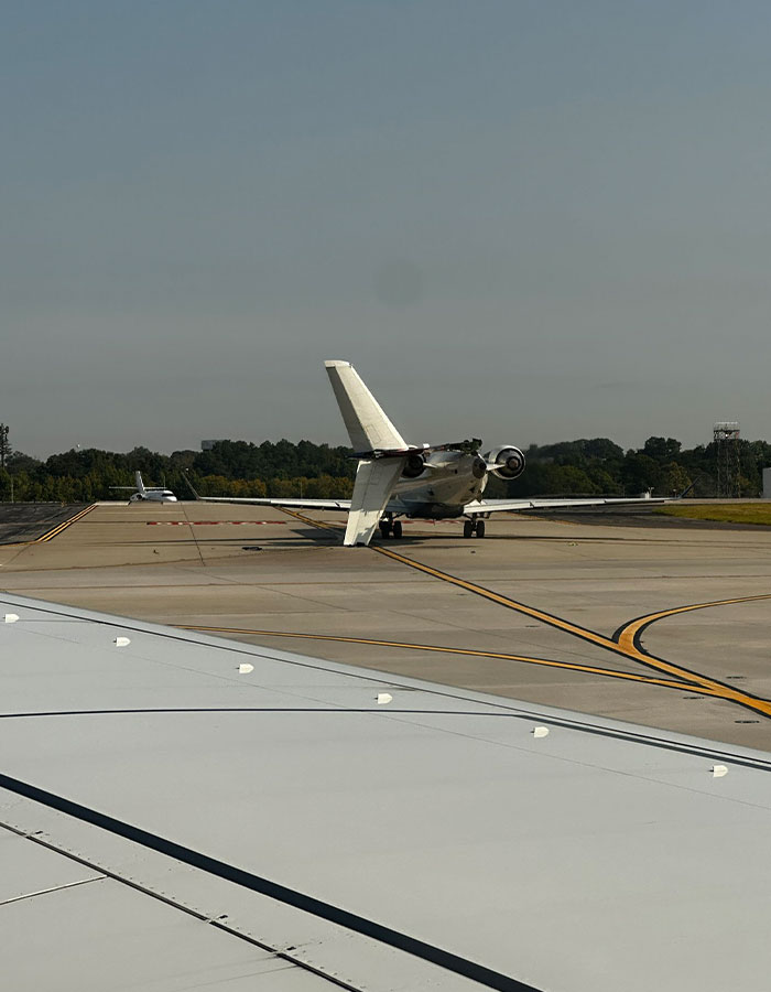 Two Delta Planes Collide With "Loud Bangs" On Atlanta Airport Runway Two Delta Planes Collide With "Loud Bangs" On Atlanta Airport Runway