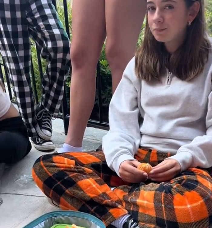 Non-Americans Are Shocked At The Cultural Difference Of What Students Wear To School In The US Non-Americans Are Shocked At The Cultural Difference Of What Students Wear To School In The US