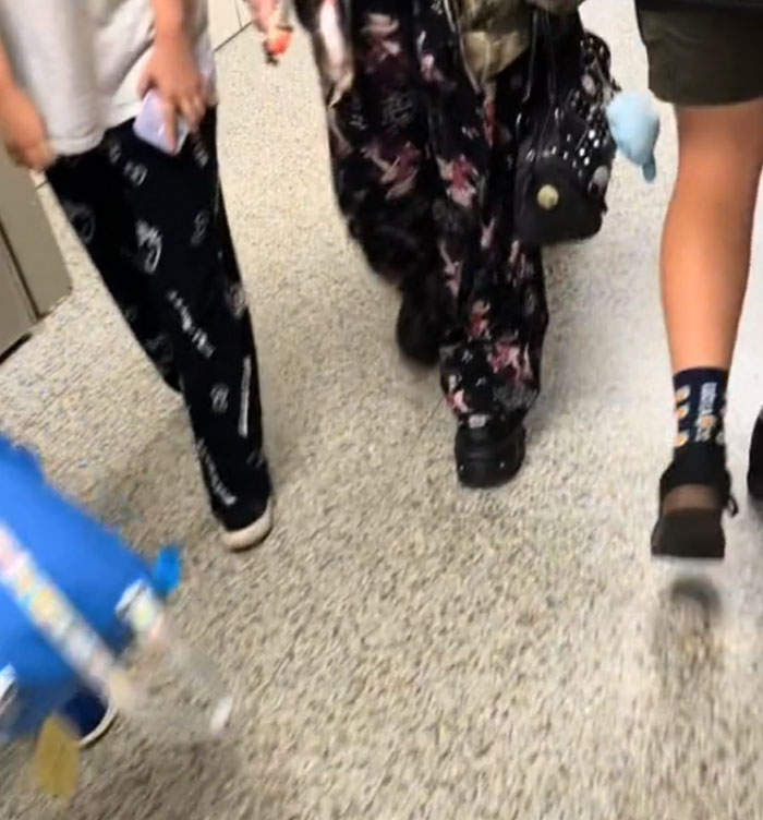 Non-Americans Are Shocked At The Cultural Difference Of What Students Wear To School In The US Non-Americans Are Shocked At The Cultural Difference Of What Students Wear To School In The US