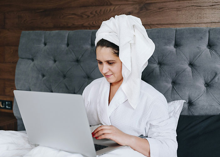 Non-Americans Are Shocked At The Cultural Difference Of What Students Wear To School In The US Non-Americans Are Shocked At The Cultural Difference Of What Students Wear To School In The US